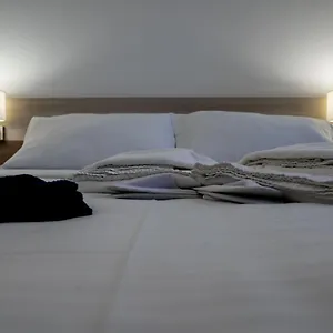 https://larch-lodovico-il-moro-house-on-the-navigli-river.italymilanhotels.net